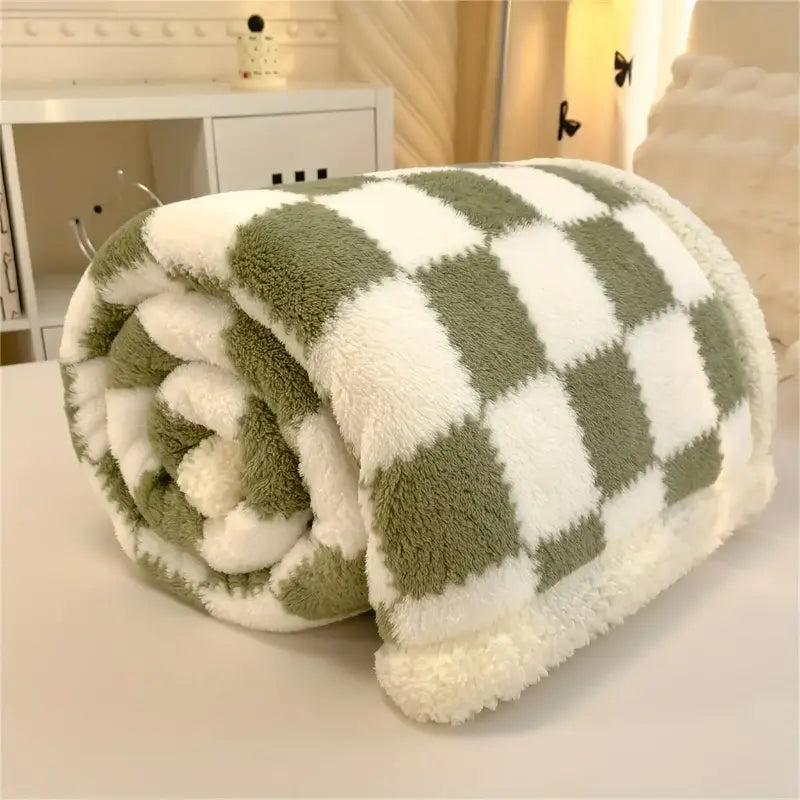 Soft fleece throw blanket for bedroom and living room décor
