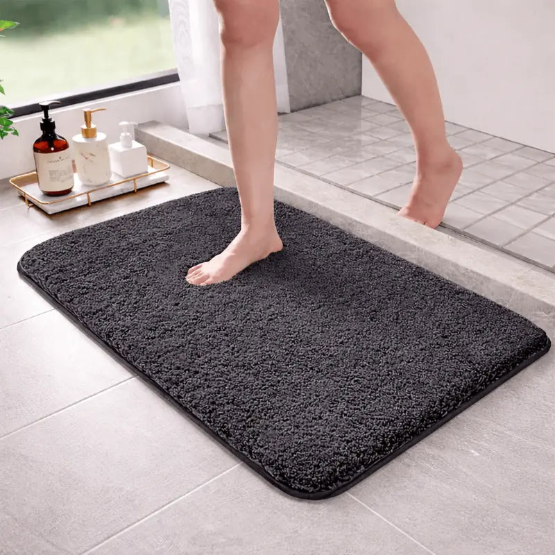 Soft absorbent non-slip bathroom mat for shower and bathroom décor